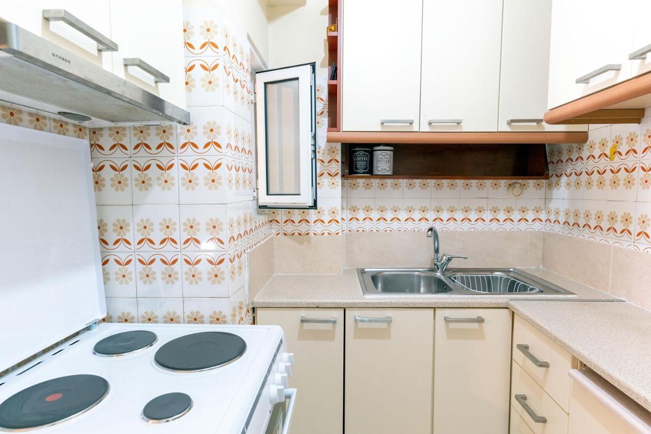 Maria'S Apartment Δίπλα Στο Νοσοκομείο Παίδων Και Στο Λαϊκό Athena Bagian luar foto