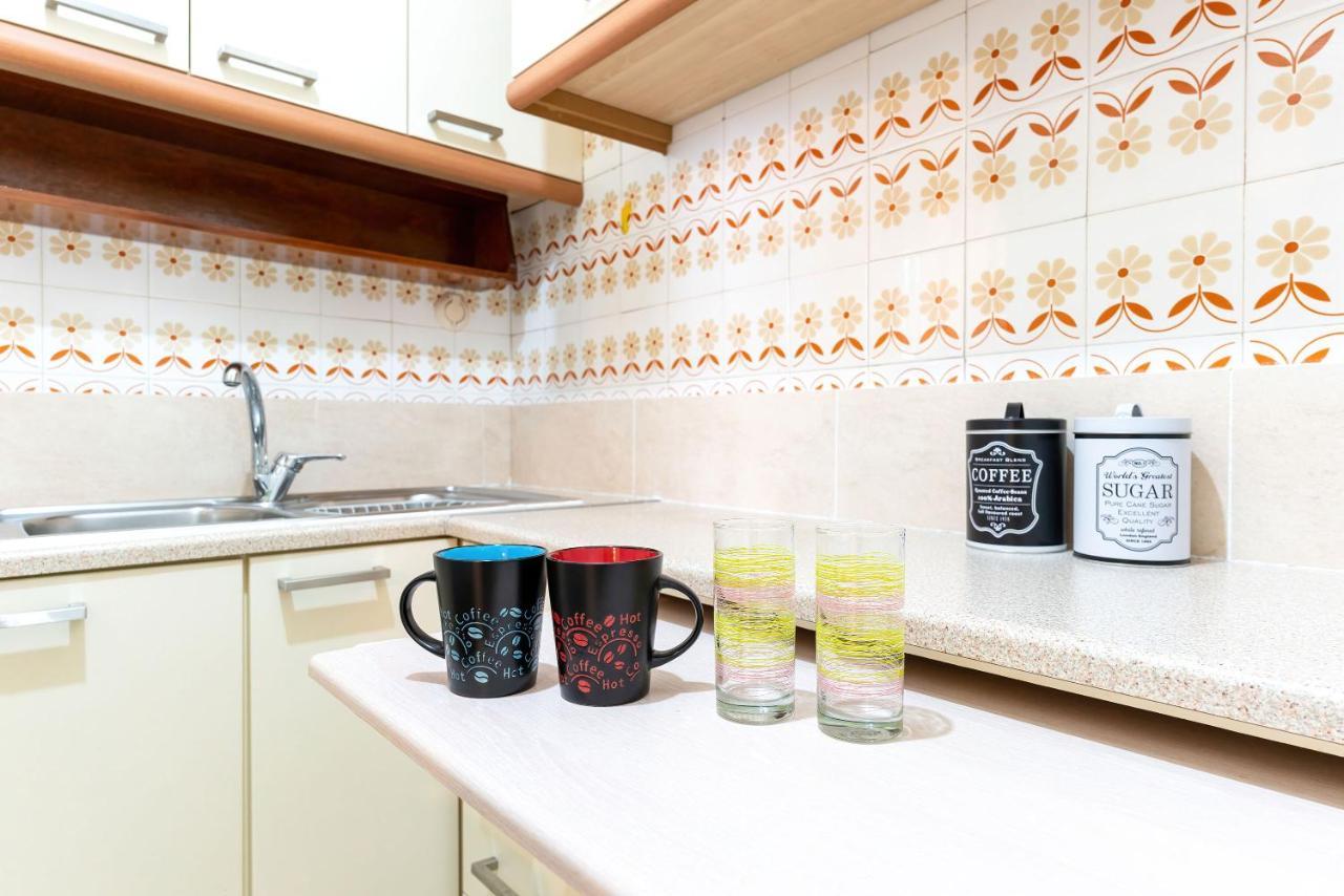 Maria'S Apartment Δίπλα Στο Νοσοκομείο Παίδων Και Στο Λαϊκό Athena Bagian luar foto